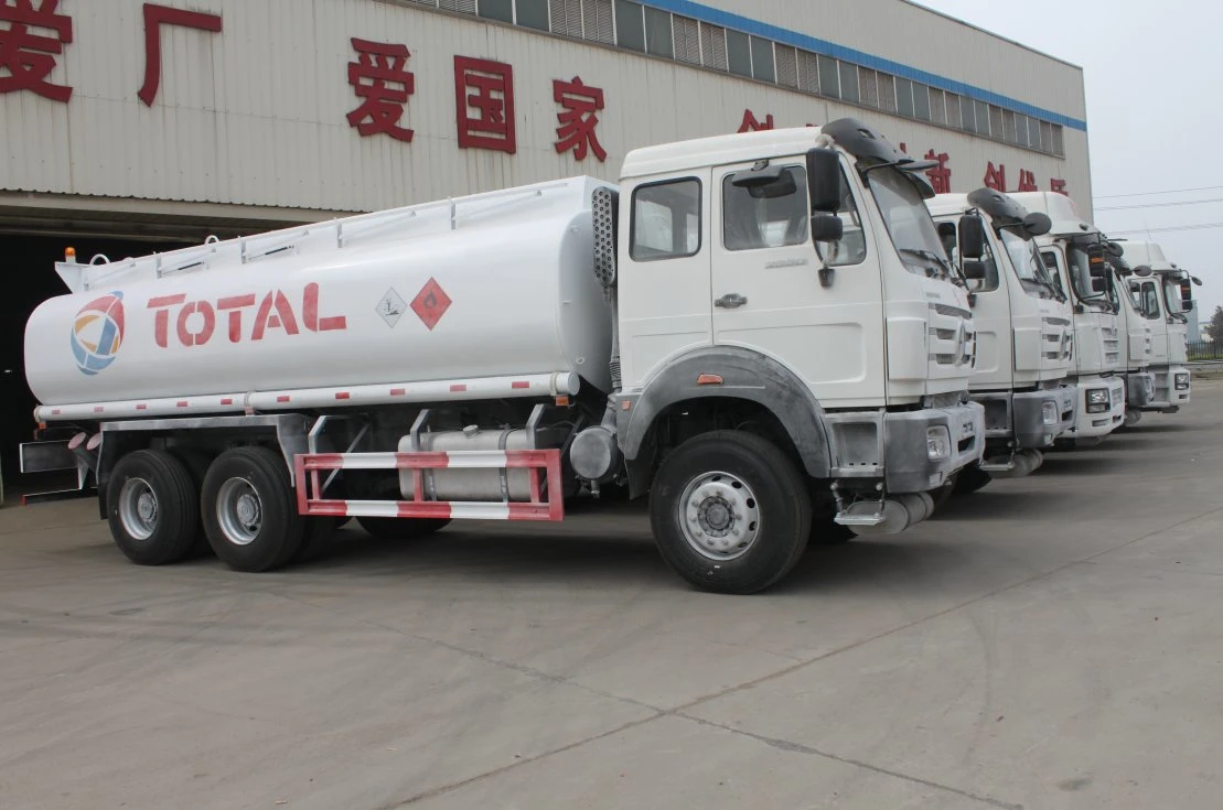 China Heavy Duty Durability North Benz 20000 litres 6X6 Route tous Terrian camion-citerne Prix du camion-citerne Camion-citerne pour Total