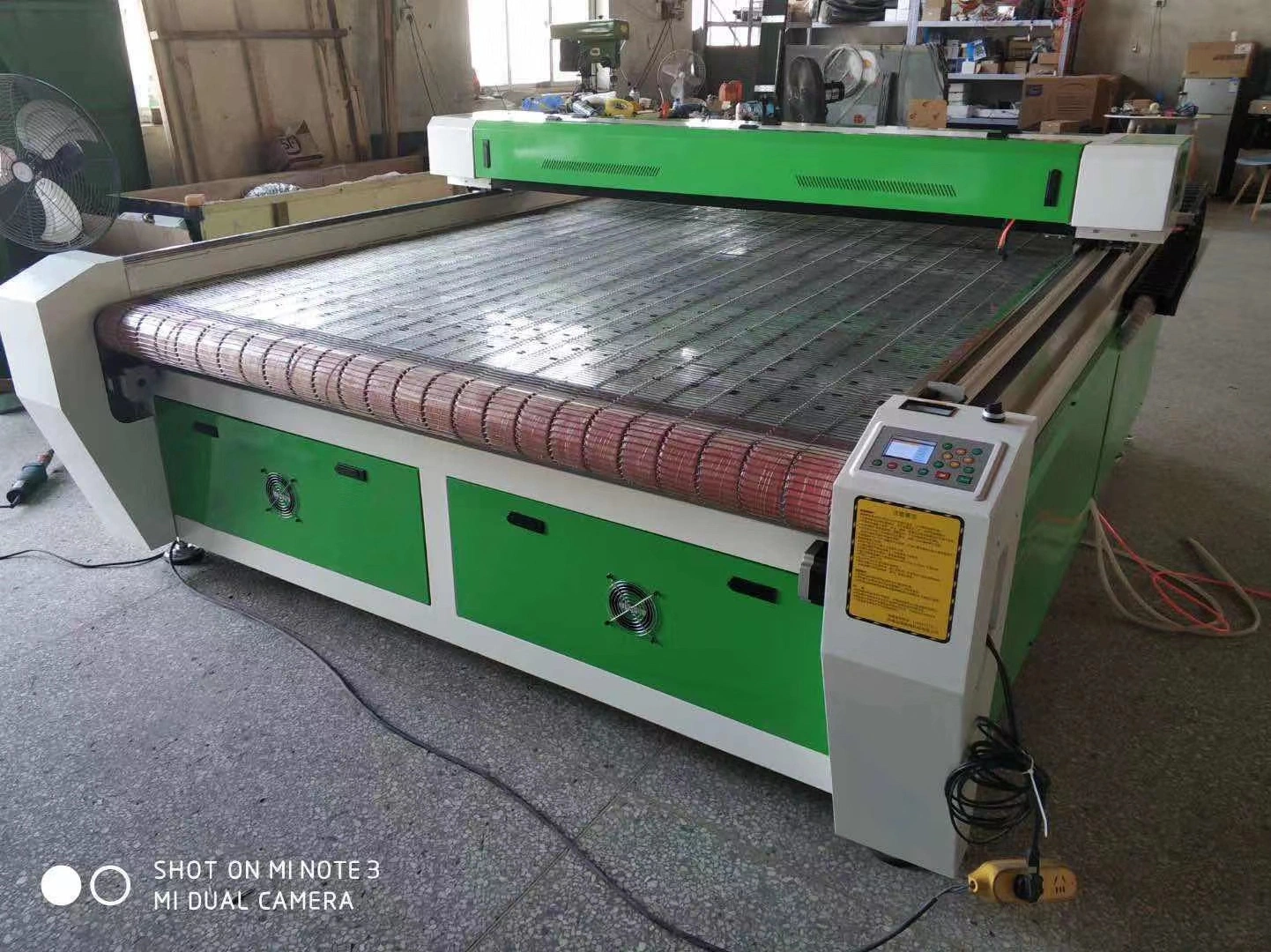 China Jinan CNC Máquina de corte de cuchilla tangencial oscilante con Plotter Textil de la máquina de tela