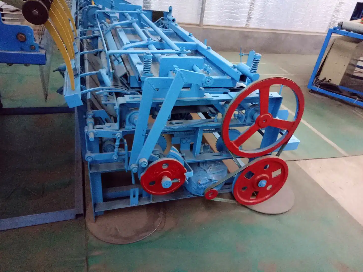 Firecrackers Full-Auto Newspaper Tube Rolling Machine with Two Paper Roll