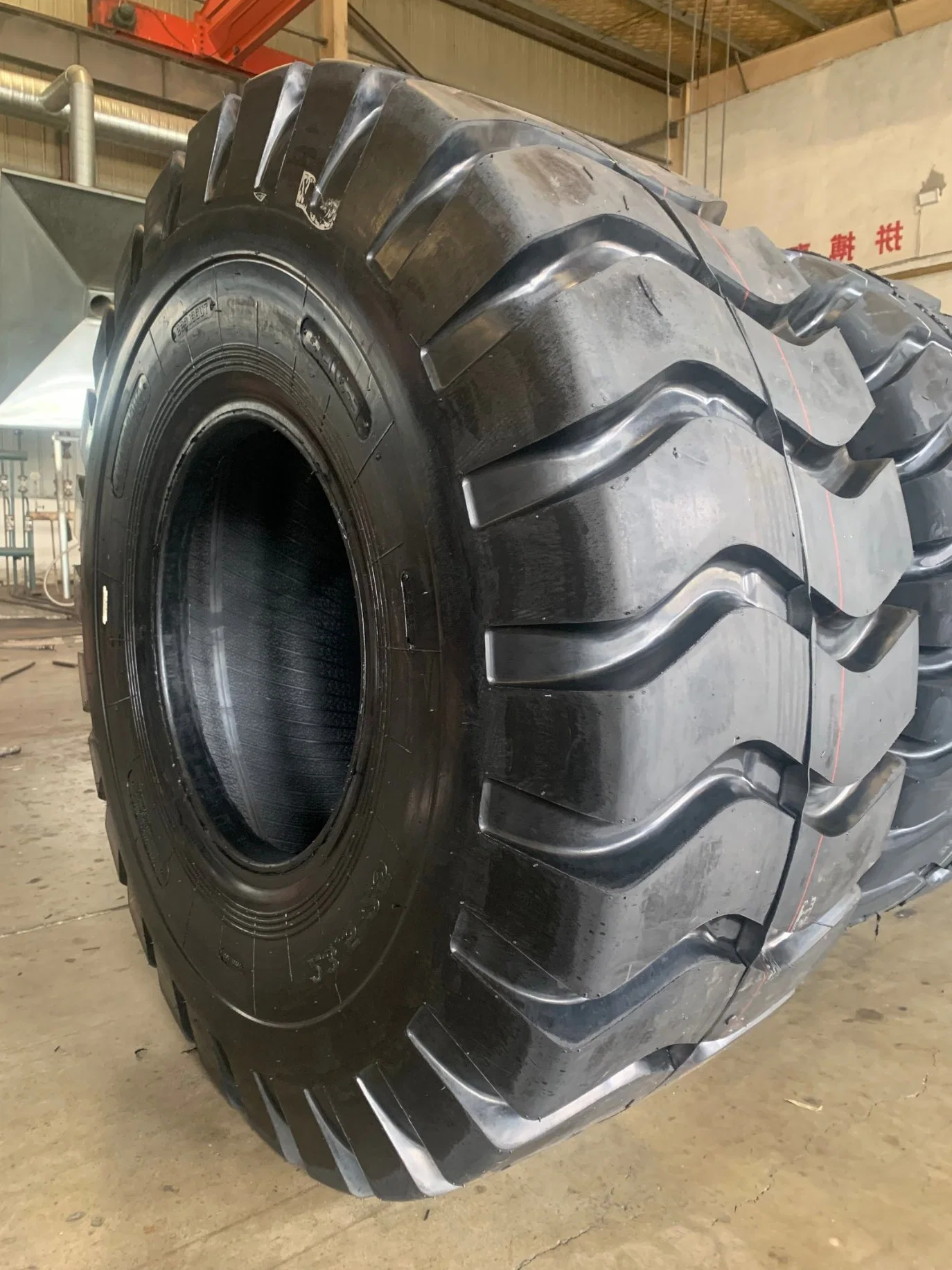 Superhama Brand OTR Tire Manufacturer Raial Truck Tire Bias OTR Arigualture Tire 17.5-25, 20.5-25, 23.5-25, 26.5-25