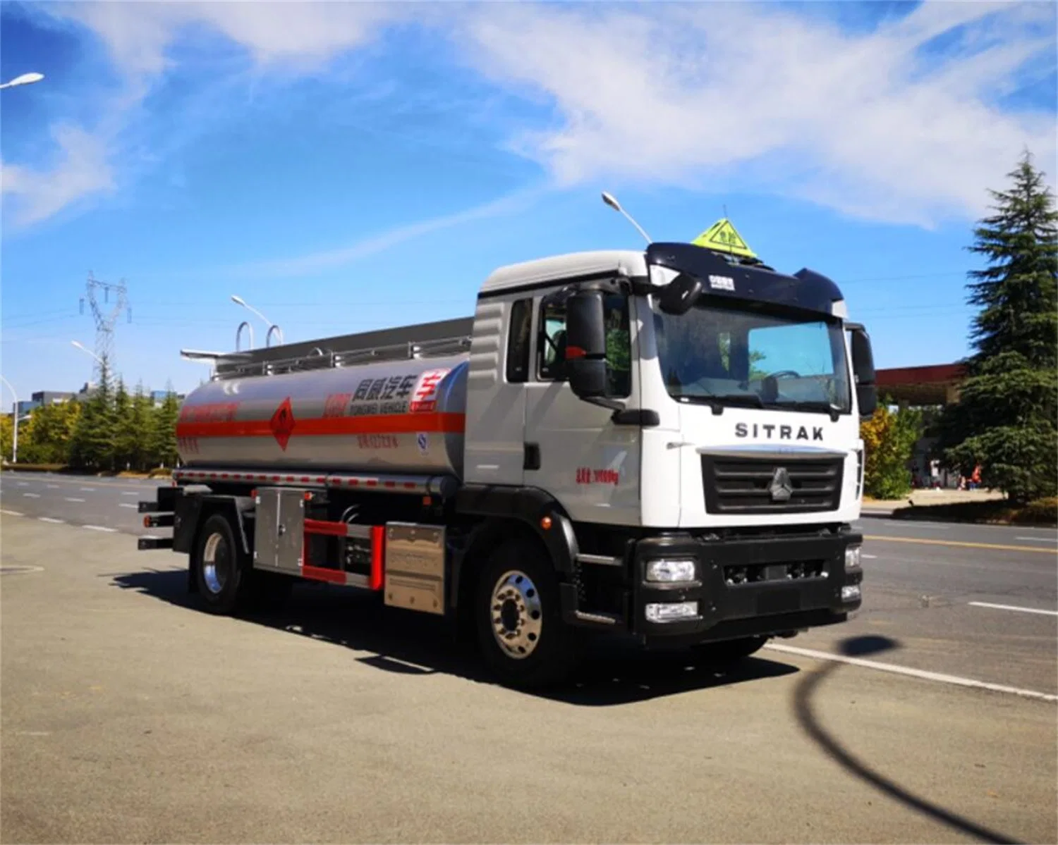 SINOTRUK HOWO Sitrak4X2 Kapazität 12000-15000 Liter Rohöl Kraftstoff Benzin Öltank-Lkw