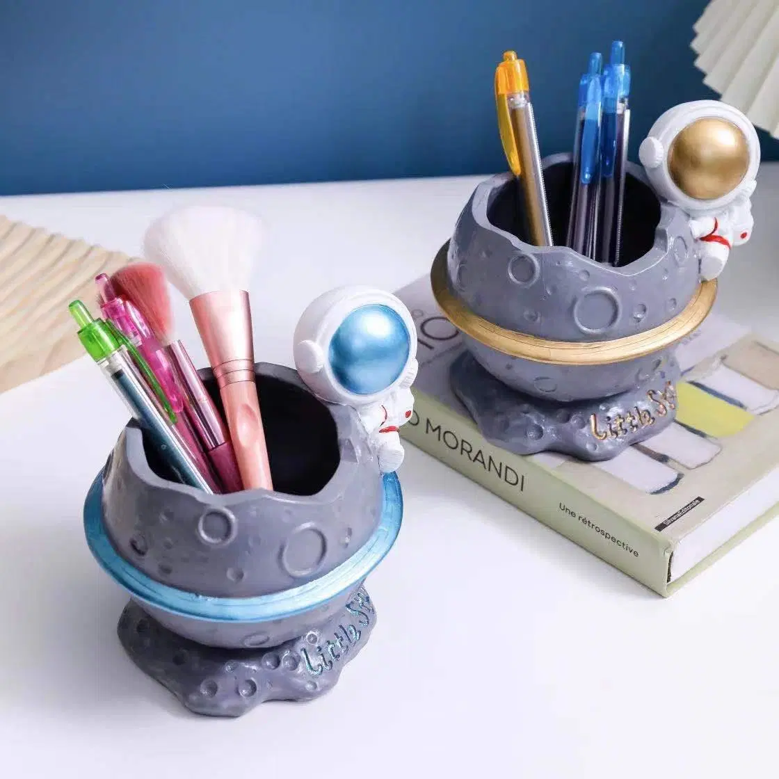 Personalized Office Home Decor Resin Small Astronaut Pen Holder