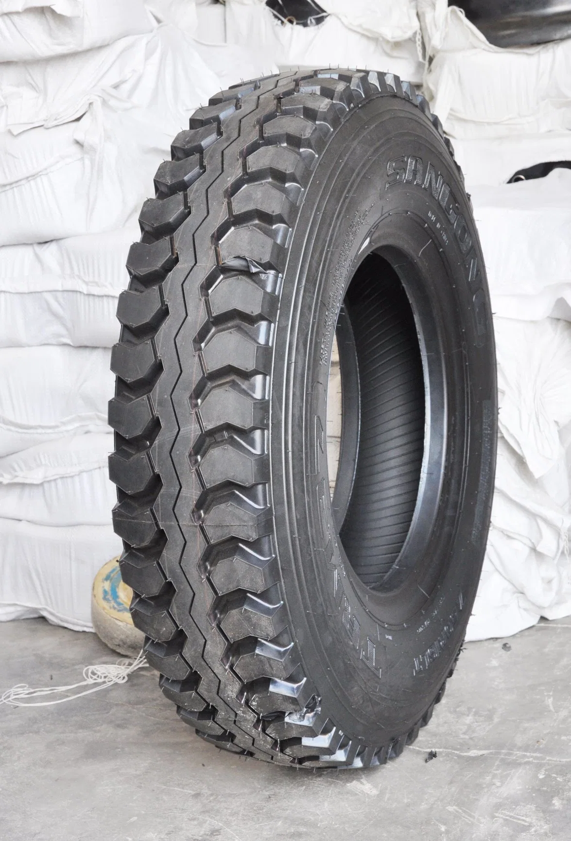 TBR Truck Tyre with 9.00r20 Trm37 Radial Tube Truck Tire