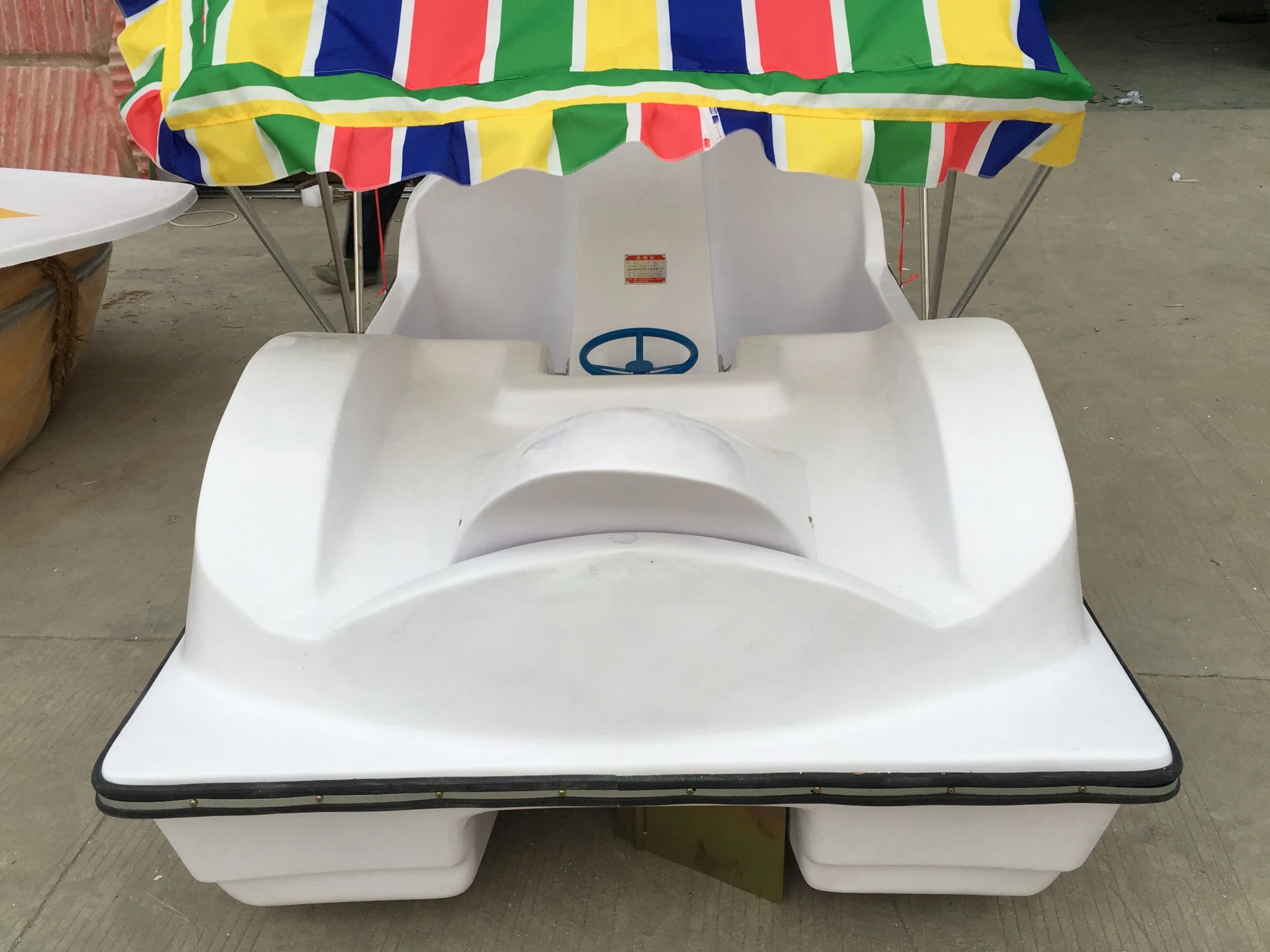 Factory Prices Fiberglass Swan Pedal Boats for Family Water Amusement