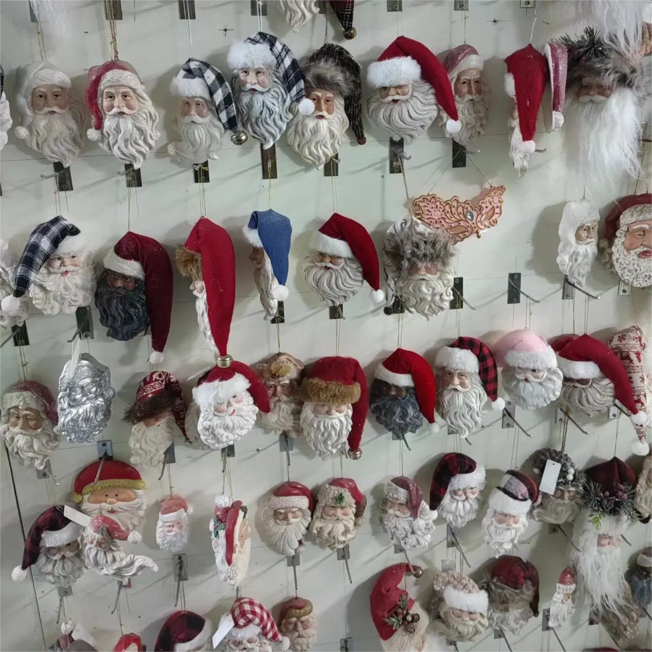 Fábrica OEM personalizar figurita de Santa Claus Santa Navidad Decoración Decoracion Polyresin Santa Navidad decoración artesanal de resina fabricante en China