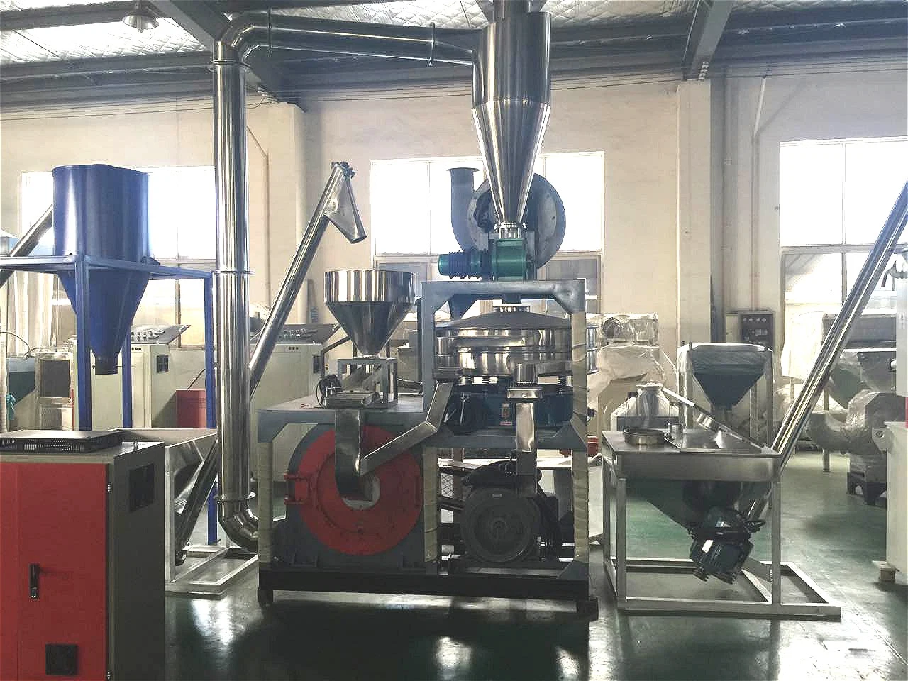 Heißer Verkauf PVC Rohr PE Pellet Pulverisator Mühle Kunststoff Pulver Maschine mit Staubentfernung erstellen