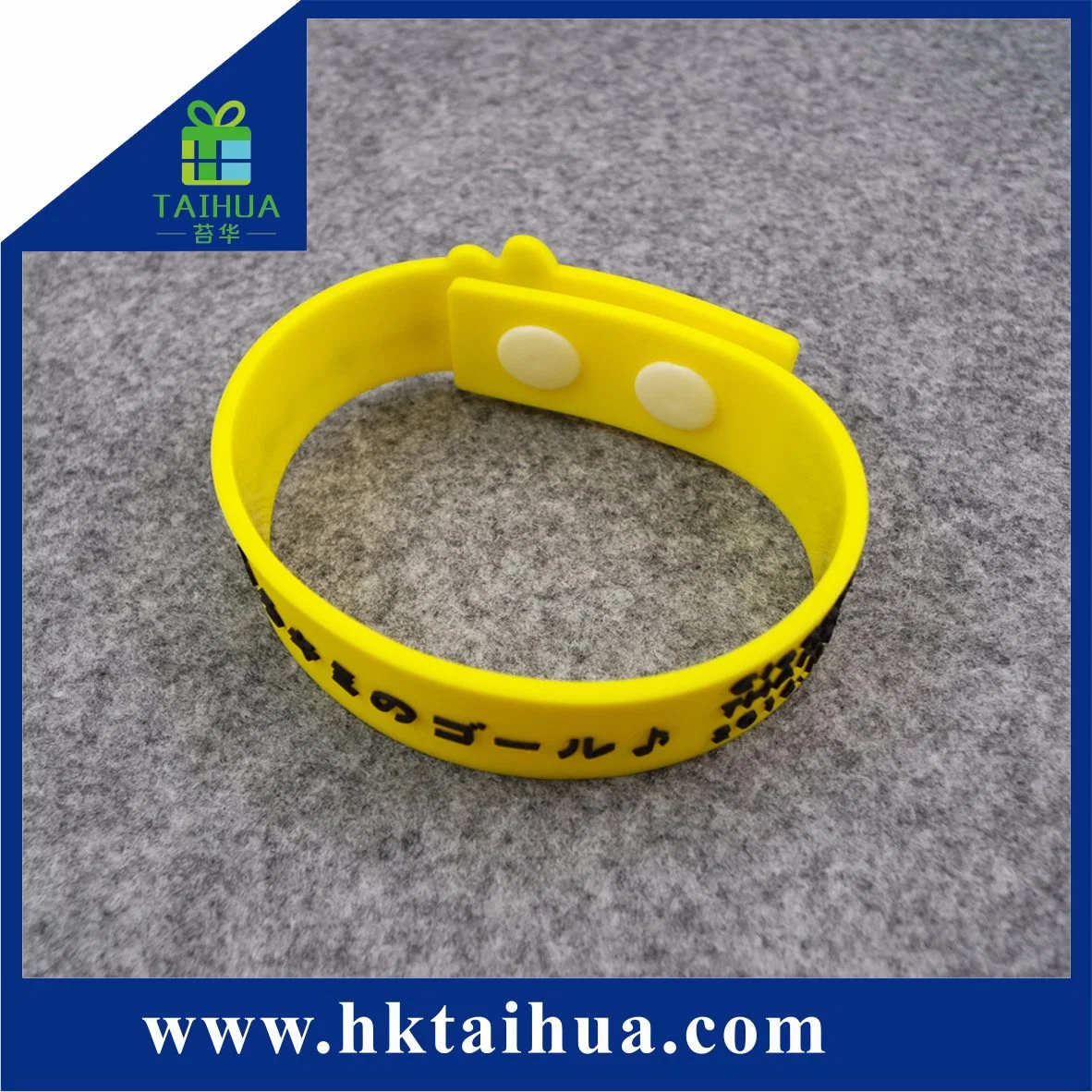 Custom Logo Adult Size Print Promotional Embossed Painting PVC Wristband/Silicone Bracelet with Buttons