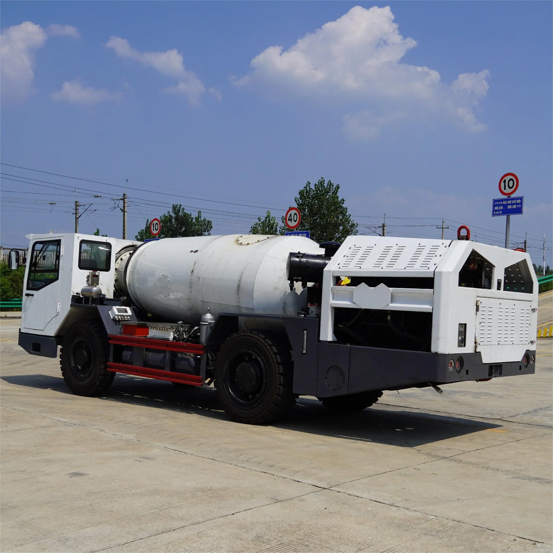 Wc5bj 5cubic Meters Capacity Concrete Mixer Truck Undergroud Coal Mining Equipment