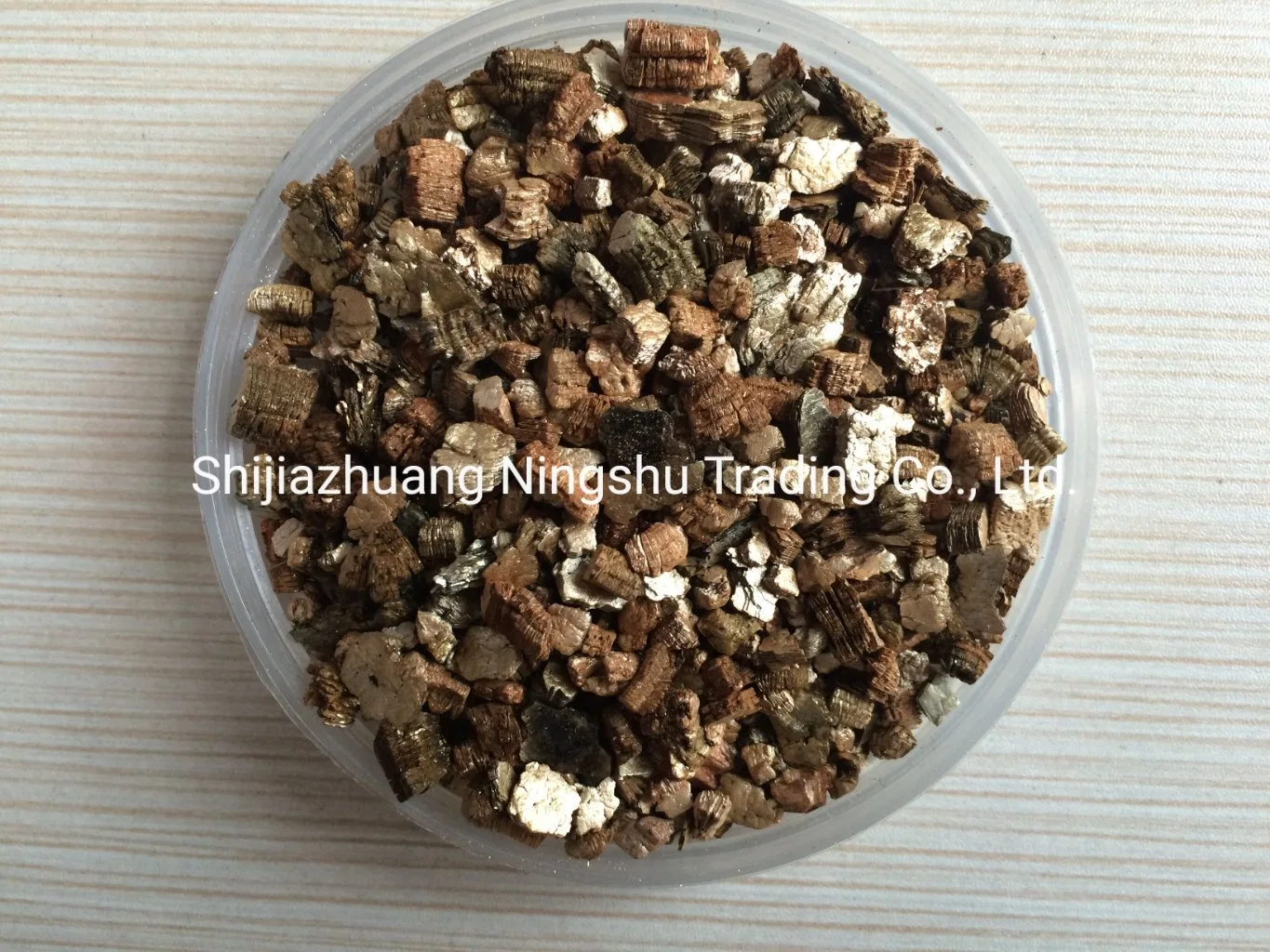 Golden Expansion Vermiculite Used as Steel Mill Slag Remover for Metallurgy Fireproof Construction