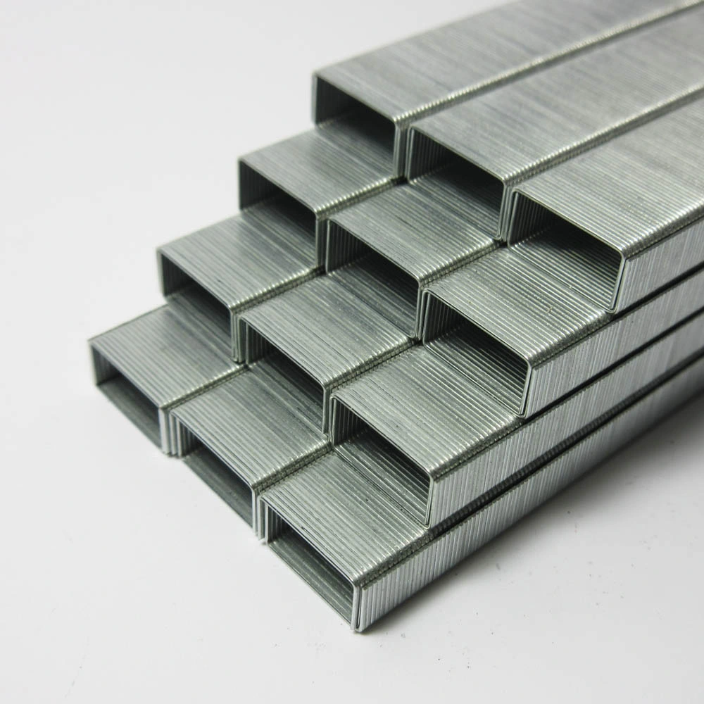 Mayorista/Proveedor Ningbo Emda China Fabricante de Escritorio de Oficina Precio Barato Estándar Clavos Grapas Plateadas de Alambre Galvanizado 24/6 26/6