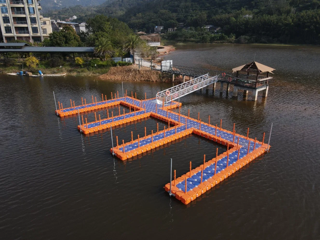 El material nuevo dique flotante de plástico cubo pontón flotante utilizado Embarcadero para la venta