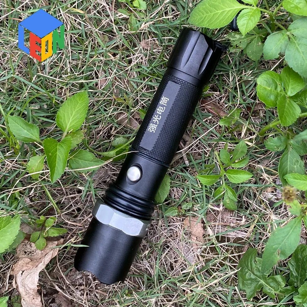 Rechargeable Zoom in and Zoom out Function Outdoor Camping Searching LED Flashlight