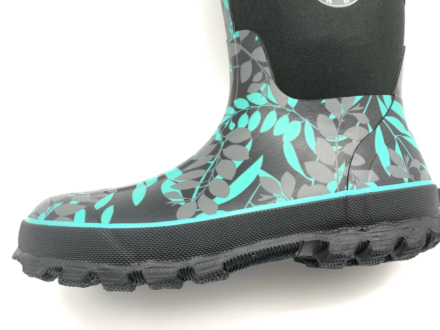 Botas de lluvia de neopreno con estampado de flores hasta la mitad de la pantorrilla para mujeres en el jardín