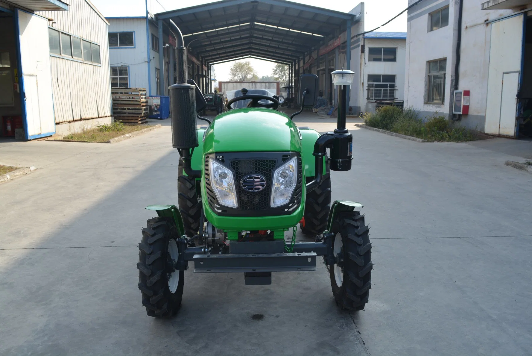 Mini tractor de cuatro ruedas pequeño Granja Orchard Paddy Lawn Garden Tractor China tractor de maquinaria agrícola