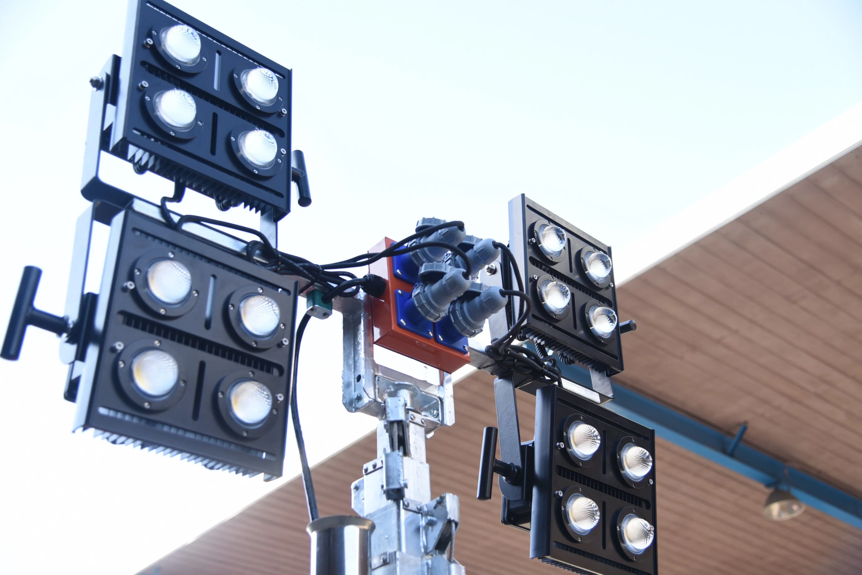 Mobile Light Tower with 4*400W Metal Halide Lamp and Silent Diesel Generator