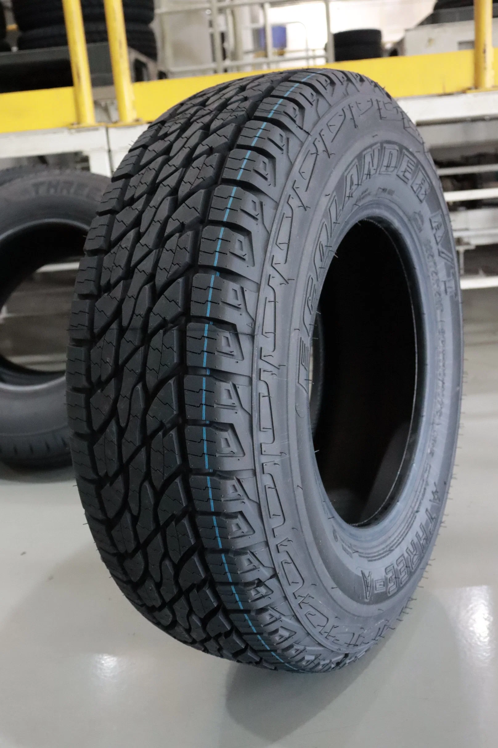 إطارات سيارات الركاب عالية الجودة لـ PCR 215/55/17 205/55/16 175/70/13 245/40r18 195r15 في Mud Mt 265/75r16 31*10.5r15 Llantas 245/70/16 265/65r17 225/65r17 Gcc Pne