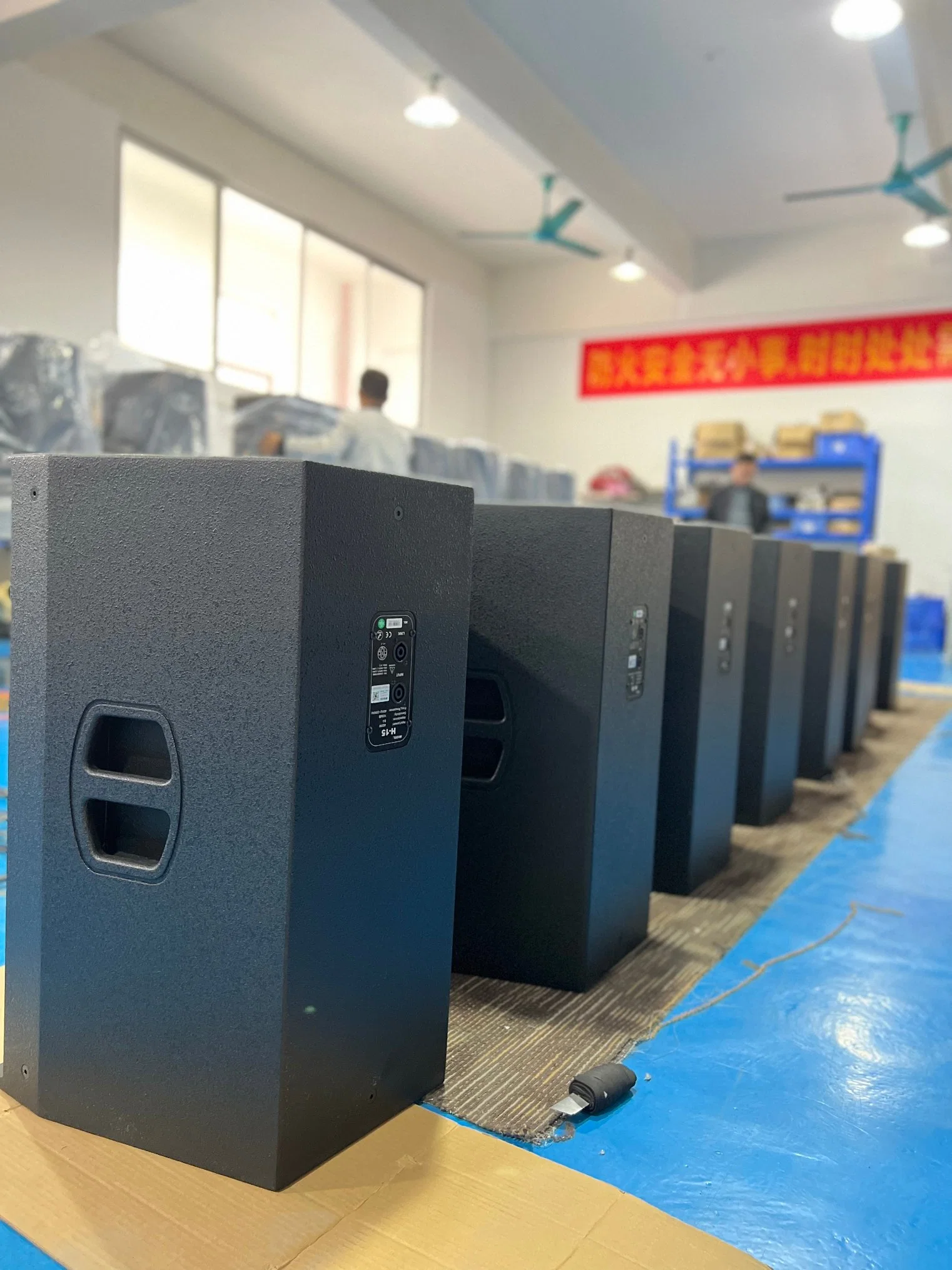 La Chine Professional Audio Haut-parleurs pleine gamme 15 pouces 400W L'orateur