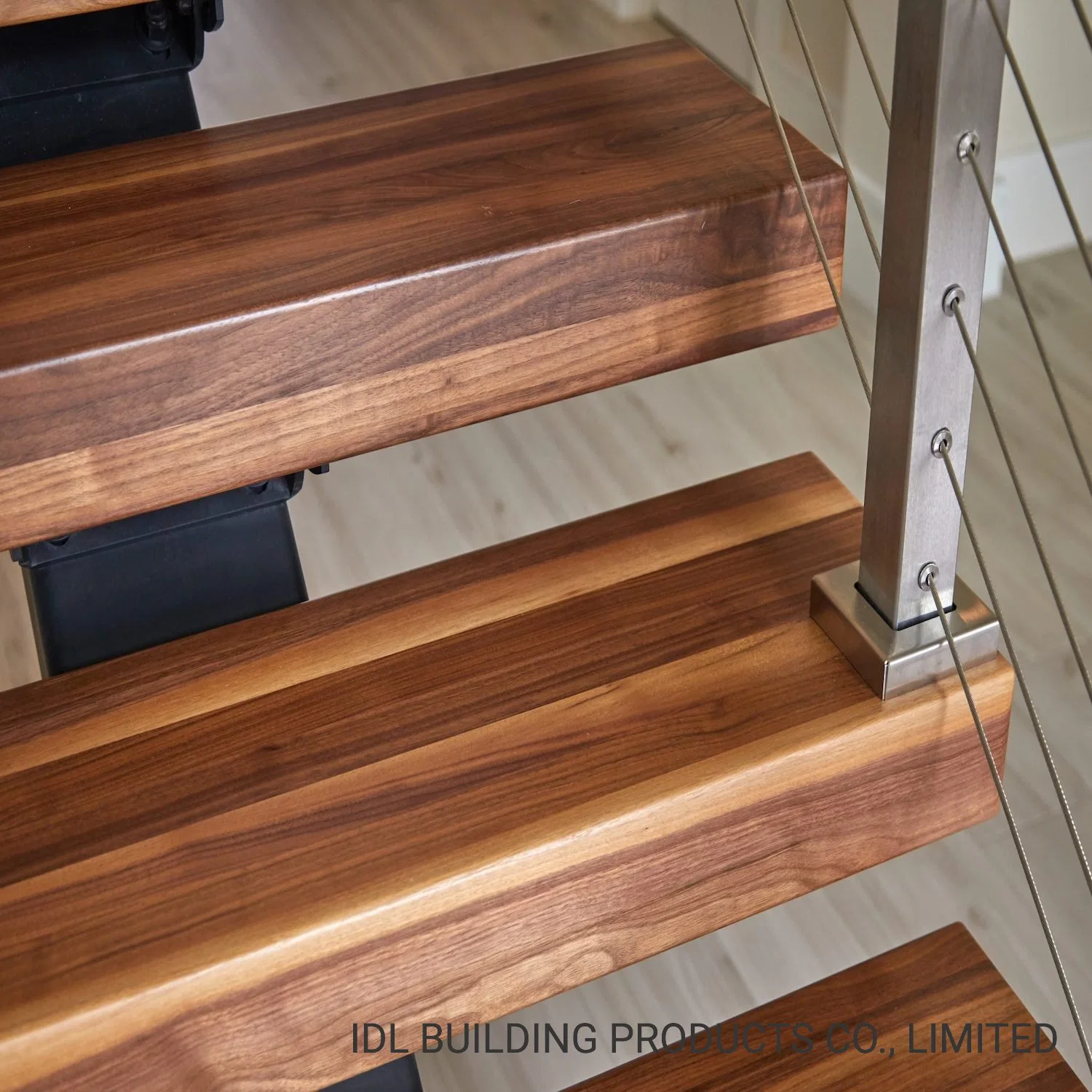 Idl Fácil de instalar Stringer de escalera de acero mono Escalera interior Pasamanos de acero inoxidable seguro Peldaños de madera maciza