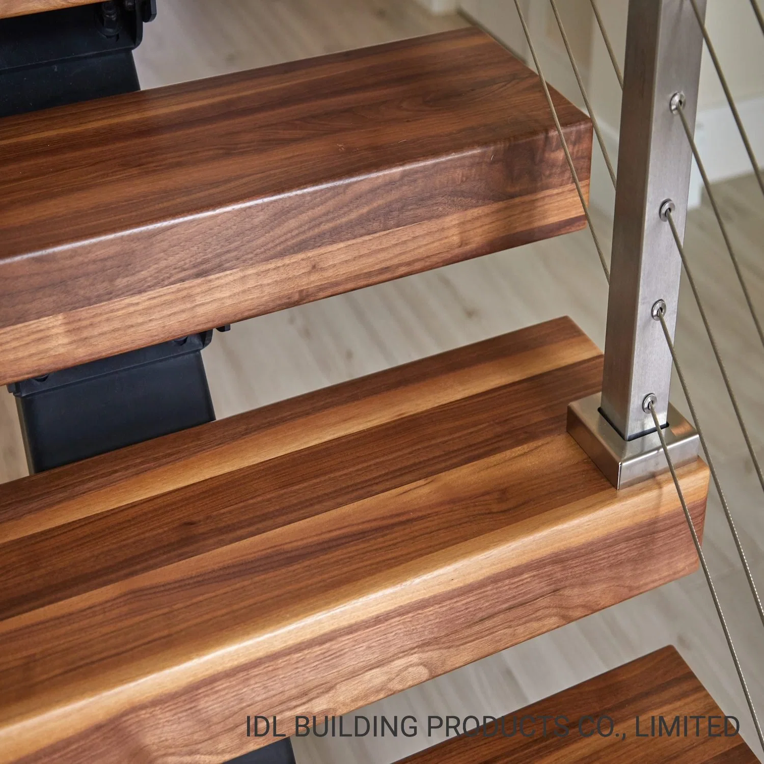 Idl Easy to Install Steel Mono Stair Stringer Indoor Staircase Safe Stainless Steel Handrail Solid Wood Treads