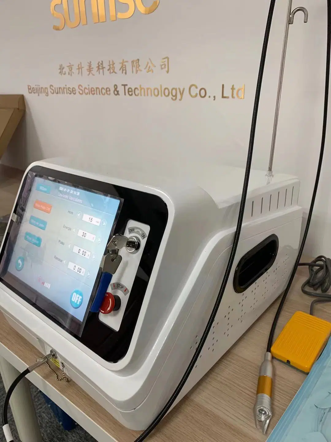2023 Portable 980nm Diode Laser Vascular Therapy Machine / Red Blood Vessels Spider Vein Removal Equipment.
