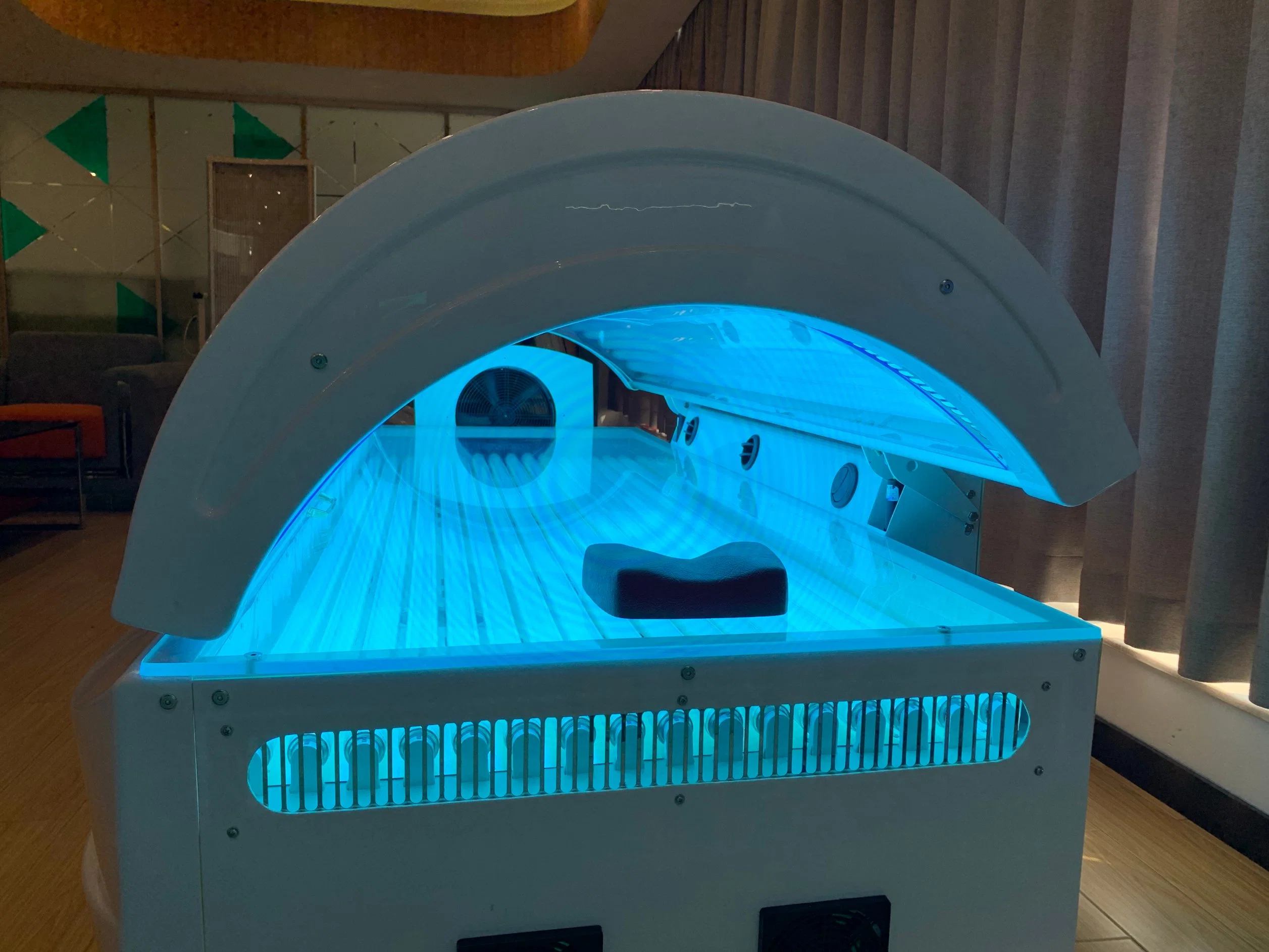 صالون صحي ذو أسرة من نوع Tanning، إضاءة صحية مع العناية بالبشرة لمعدات صالة الألعاب الرياضية وصالون معتمد من قبل CE