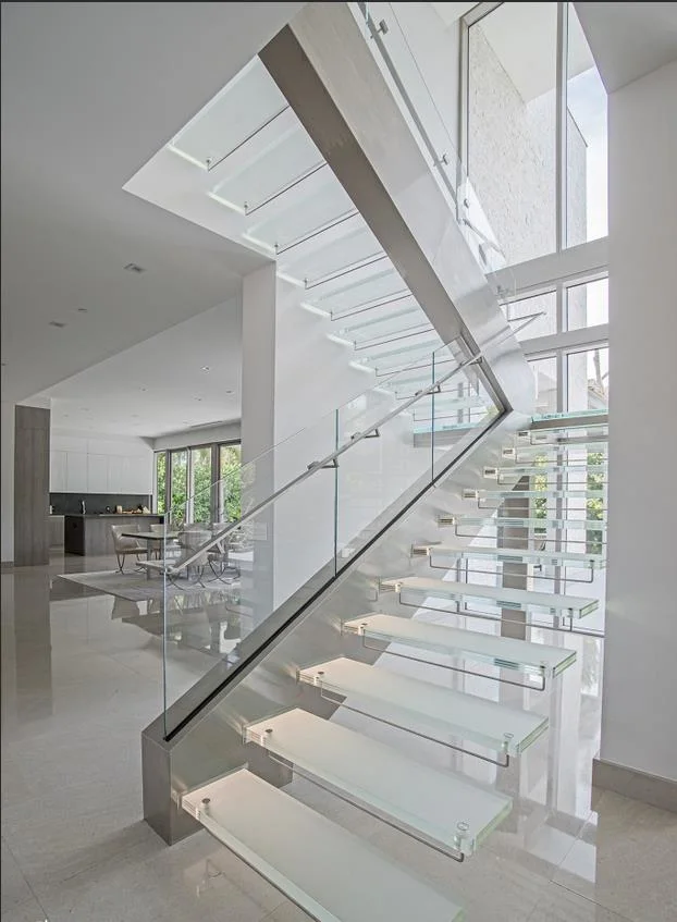 2020 New Arrival Modern Single Stringer Glass Stair Step