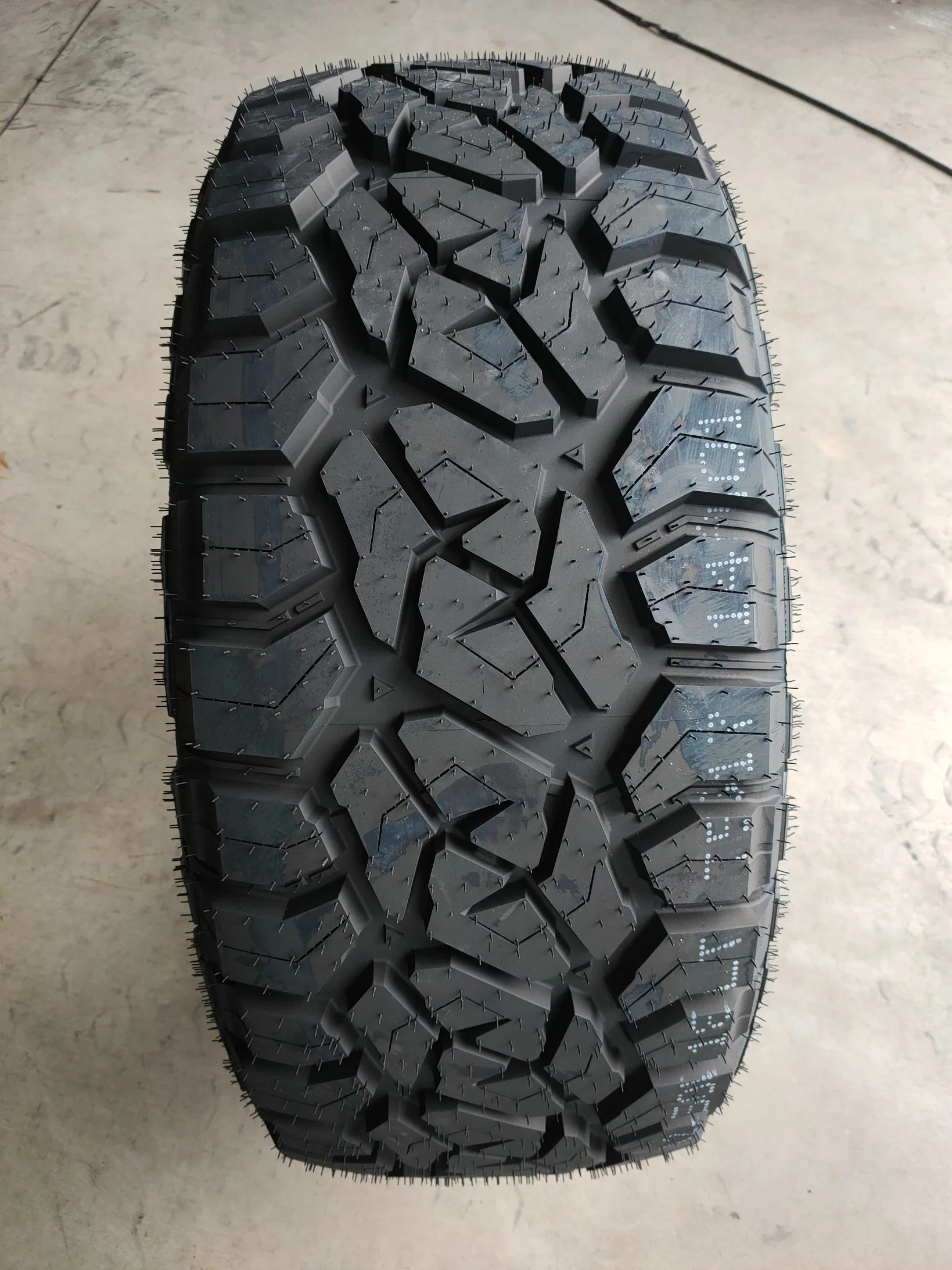 Excellentes performances 4x4 tout-terrain 33x12.50R22LT Pneus radiaux pour voitures particulières de marque Linglong Populaires aux États-Unis Pièces détachées pour voitures LTR Pneus de qualité garantie pour camions semi-remorques Toyo