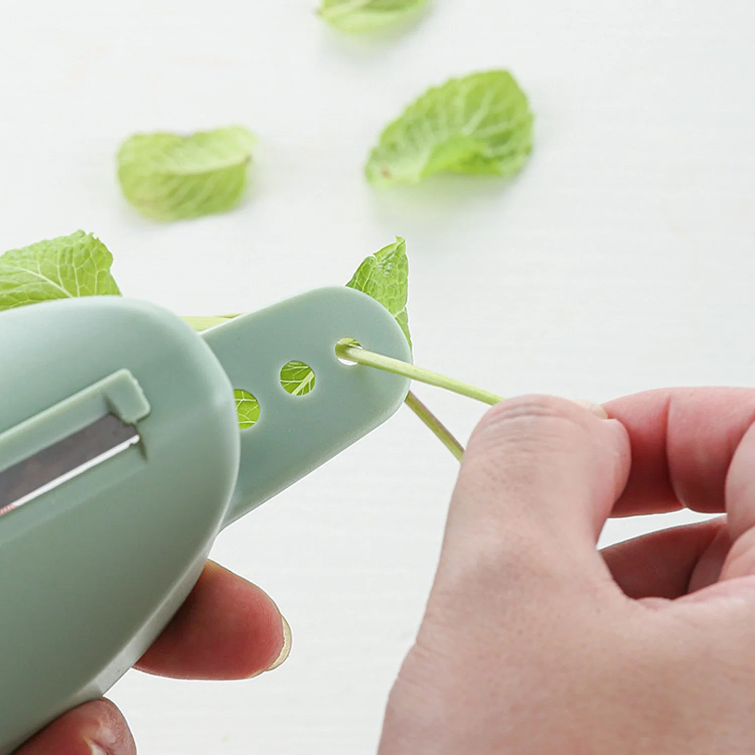 Couteau de fruits et légumes de pommes de terre de ménage Peeling artefact Mini antipelliculaires multifonctionnel avec la boîte de rangement Peeler