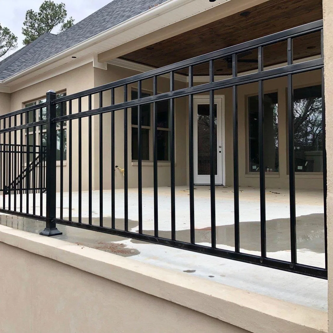 Wholesale/Supplier Powder Coated Flat Top Steel Balcony Railing Design Wrought Iron Fencing Outdoor Villa Garden Guardrail Square Tube Handrail Balustrade Stair Fence