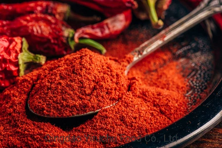 مسحوق أرضي Pepper Cayenne الحار الأحمر