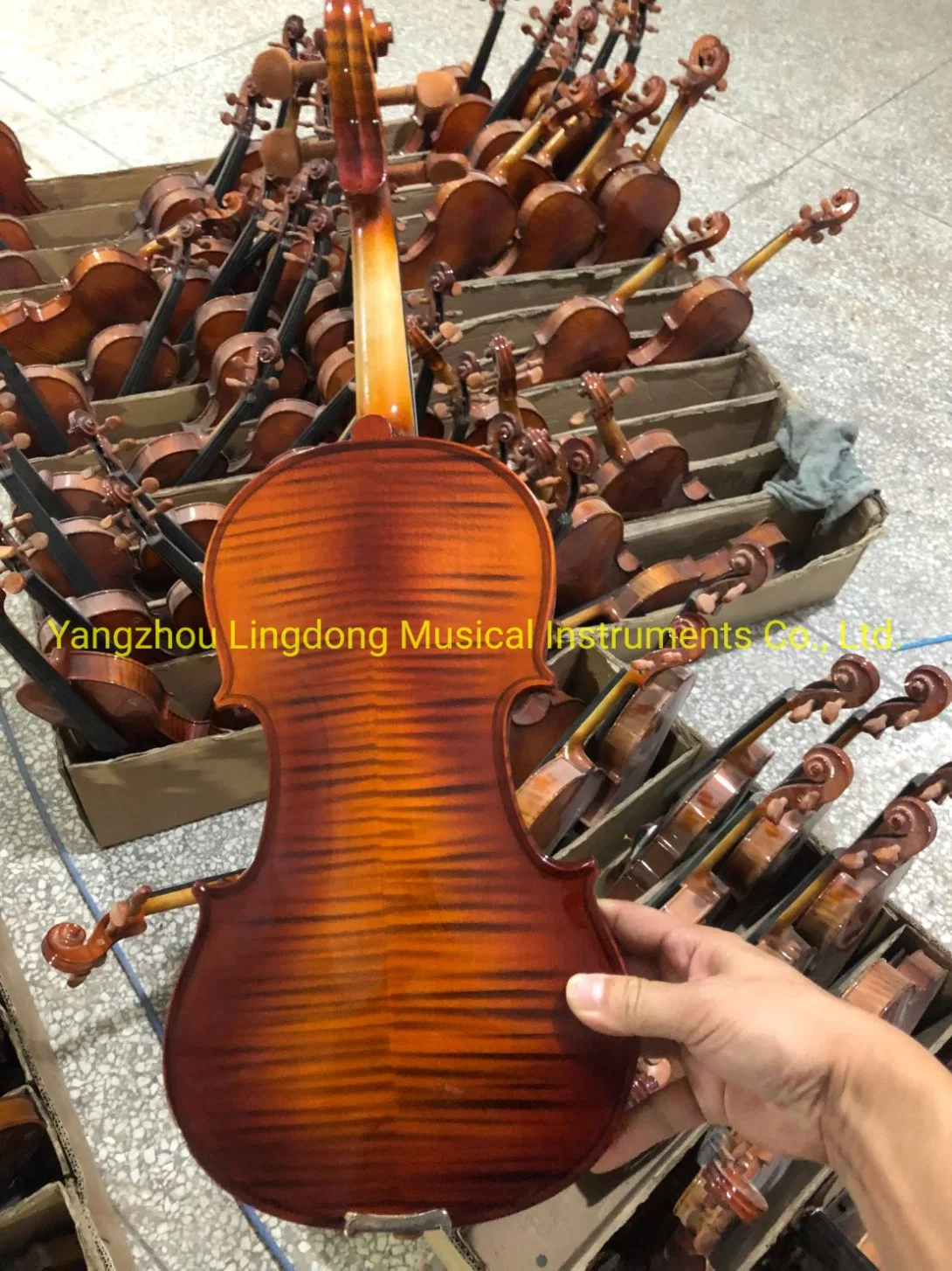 Chinese All Solidwood Flame Violin with Free Violin Case, Violin Bow