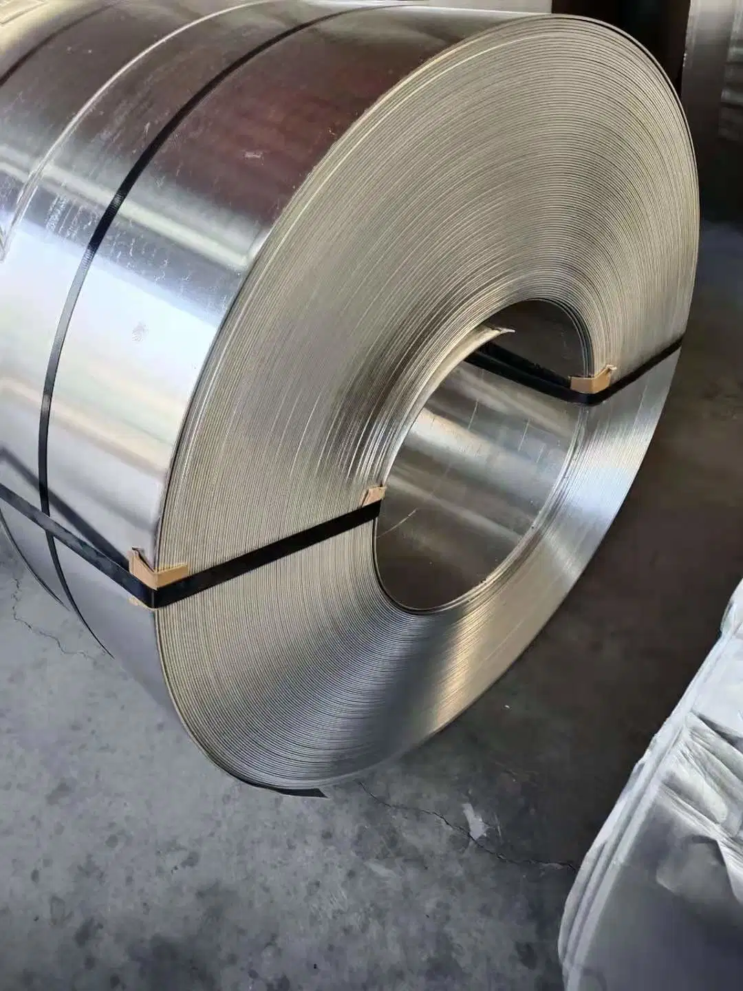 Hot/Cold Rolled Prepainted/Color Zinc Coated/Galvanized/Gallvalume/Corrugated/Aluminum/Ss400/A36/Z275/304/316L/430/Sainless/PPGI/PPGL/Gi/Gl/Carbon Steel Coil