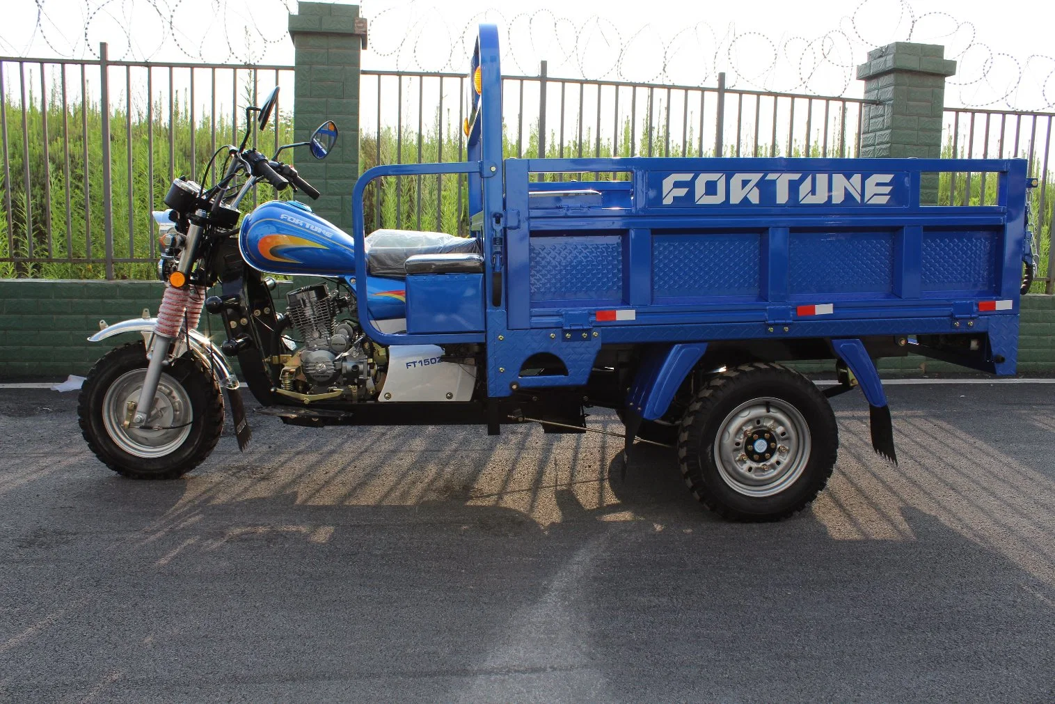 Deux sièges de passagers de la qualité trois roues de transport de fret lourd de moto