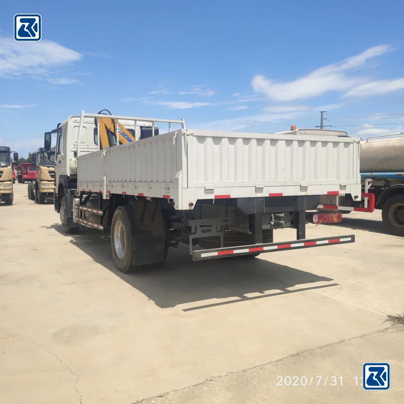 Sinotruck HOWO Grue Équipement avec une flèche hydraulique 4X2 Camion-grue monté à l'arrière neuf ou d'occasion, petit/grand pour 5 tonnes.