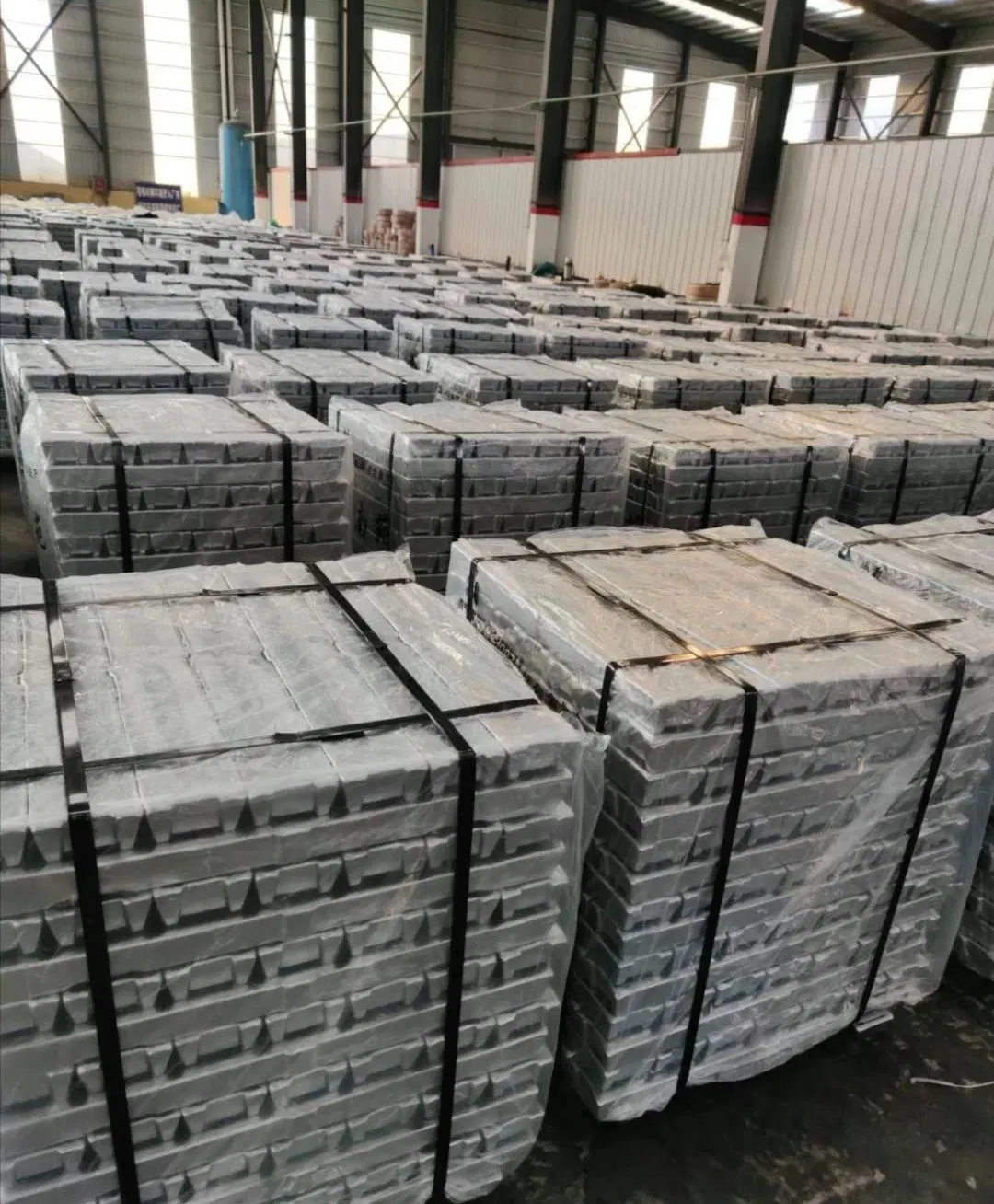 China Proveedor Pure el 99,7% satisfactoria de lingotes de aluminio con precios baratos