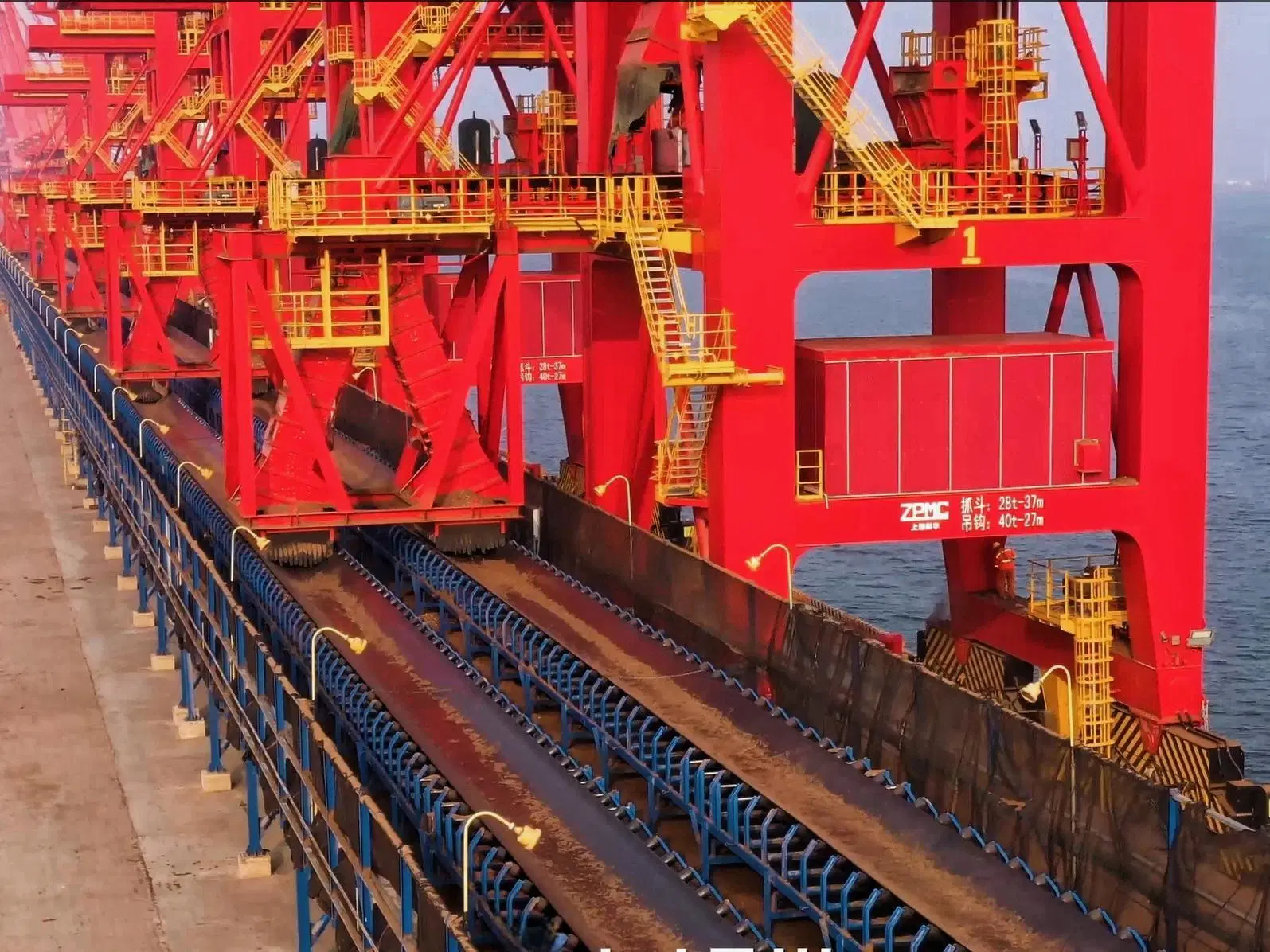 Mineração Industrial de Carvão Geral correia transportadora de rolete fixo para Carvão Cimento Aço Química Metalurgia Minas Port Dock Power Plant