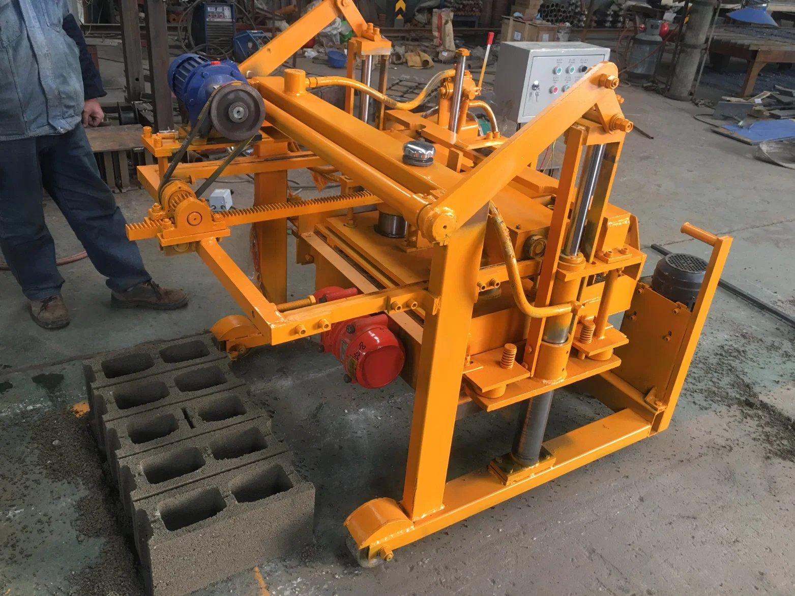 Wheel Hollow Block Making Machine with Concrete Mixer Qt40-3A Qingdao Block Machine