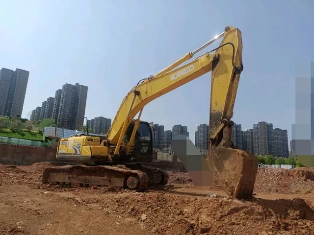 Chinese Market Second-Hand Excavator Kobelco Sk210LC-8 Digger Lawn Mower