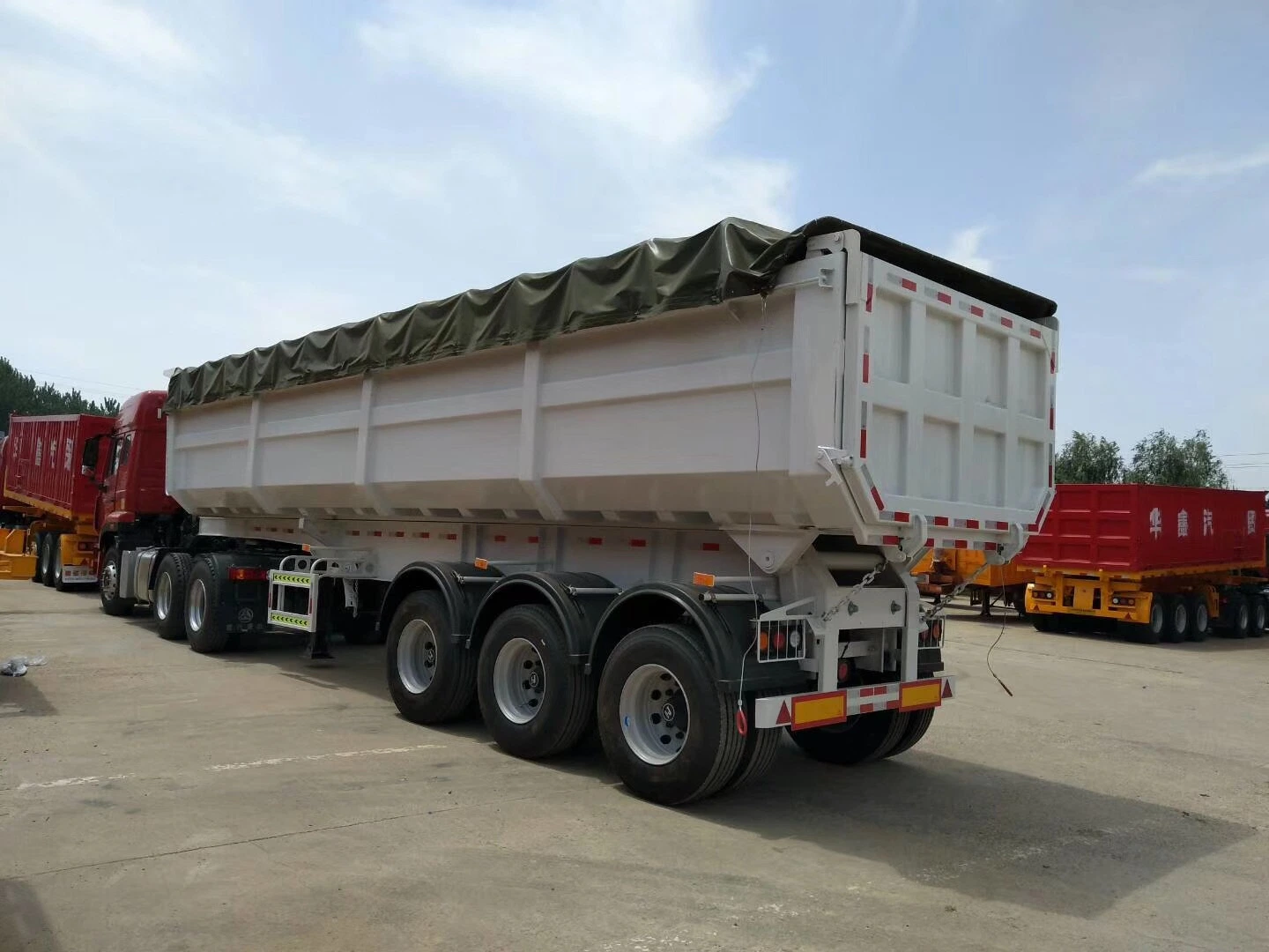 2 3 4 eje hidráulico Granja Mini Tipper descarga Semi Trailer para la venta en Costa de Marfil′