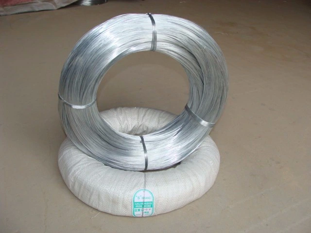 340-500MPa 1,38 mm 1,58 mm 1,75 mm de fil de traction faible GI/fil de fer pour le fil barbelé et clôture de maillon de chaîne