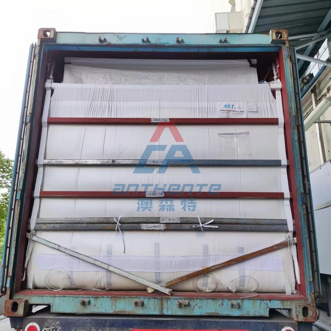 Container Liner for Transporting Free Flowing Dry Non Hazardous Materials