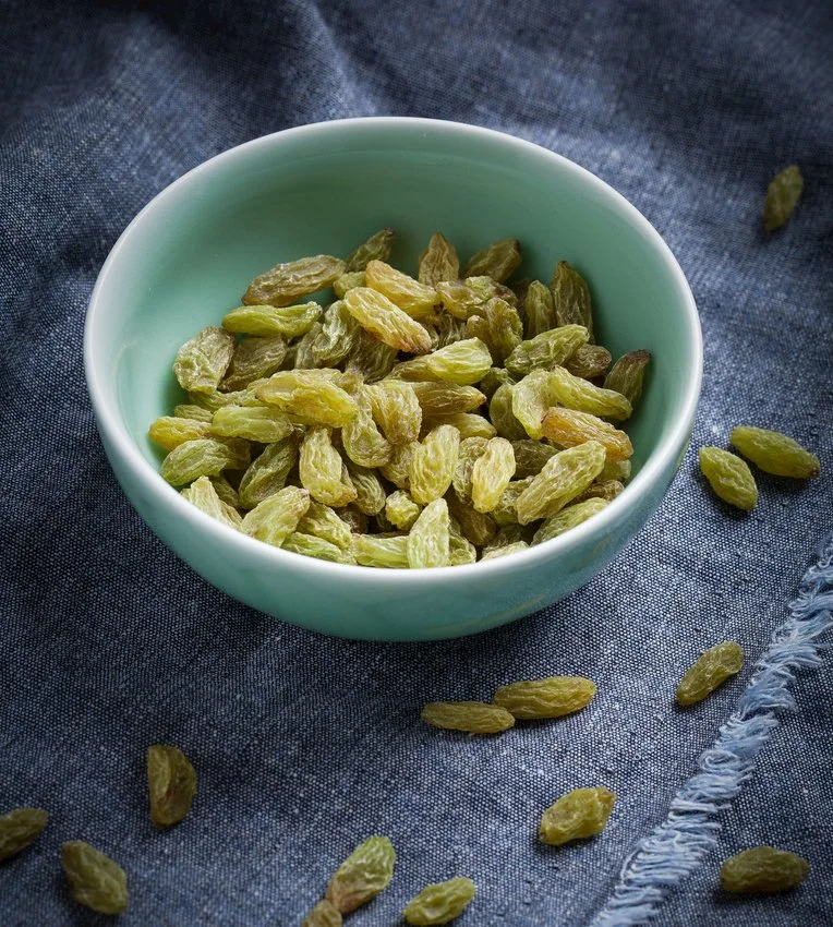 Prix d'usine naturelle de grande qualité séché sans pépins de raisins secs en vrac vert doux