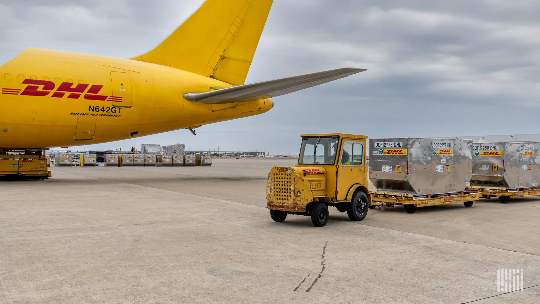 DHL UPS FedEx Express Transporte aéreo de carga a EE.UU. Reino Unido Alemania Europa Canadá Australia Nigeria Francia Italia España Irán Emiratos Árabes Unidos