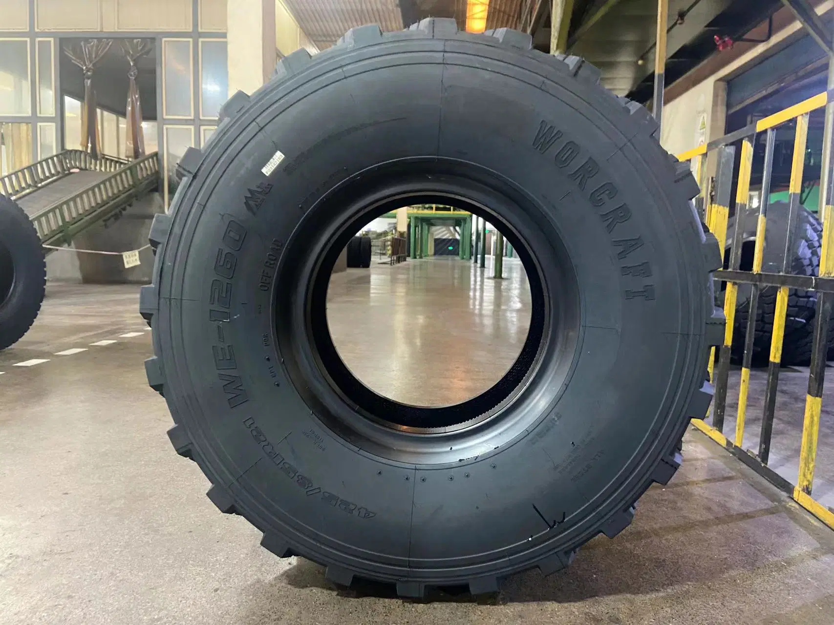 Worcraft Brand 425/85r21 14.00r20 12.00r20 13.00r20 16.00r20 Heavy Gas Oil Truck Tire TBR OTR