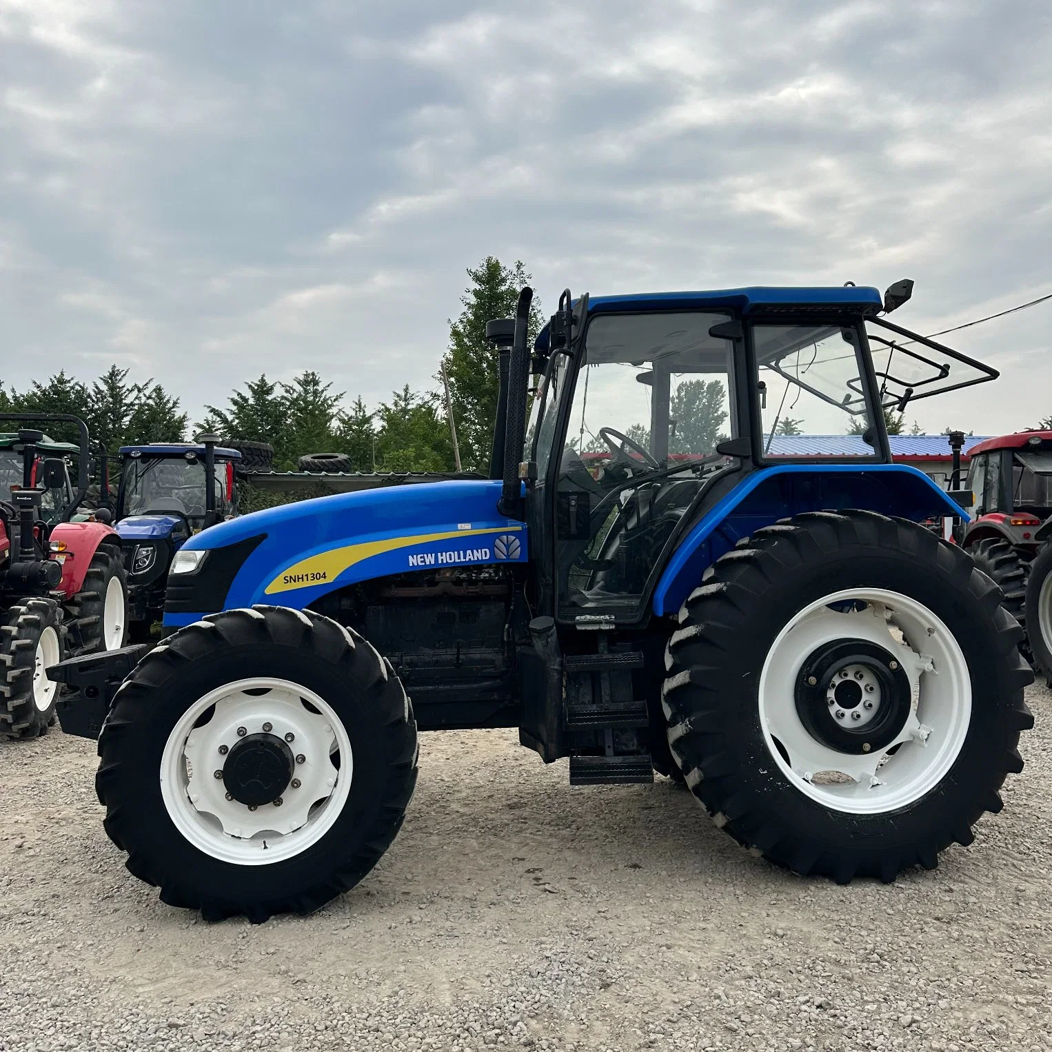 Best Quality Used Tractor New Holland Snh1304 130HP 4WD Farm Tractor Farm Machinery Agricultural Machinery for Sale