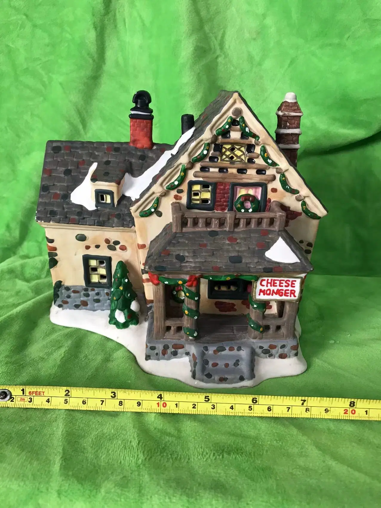 OEM Factory Customized Christmas House Decoration Ceramic Village House Christmas Holiday House Craft Decorations House Items Manufacturer in China