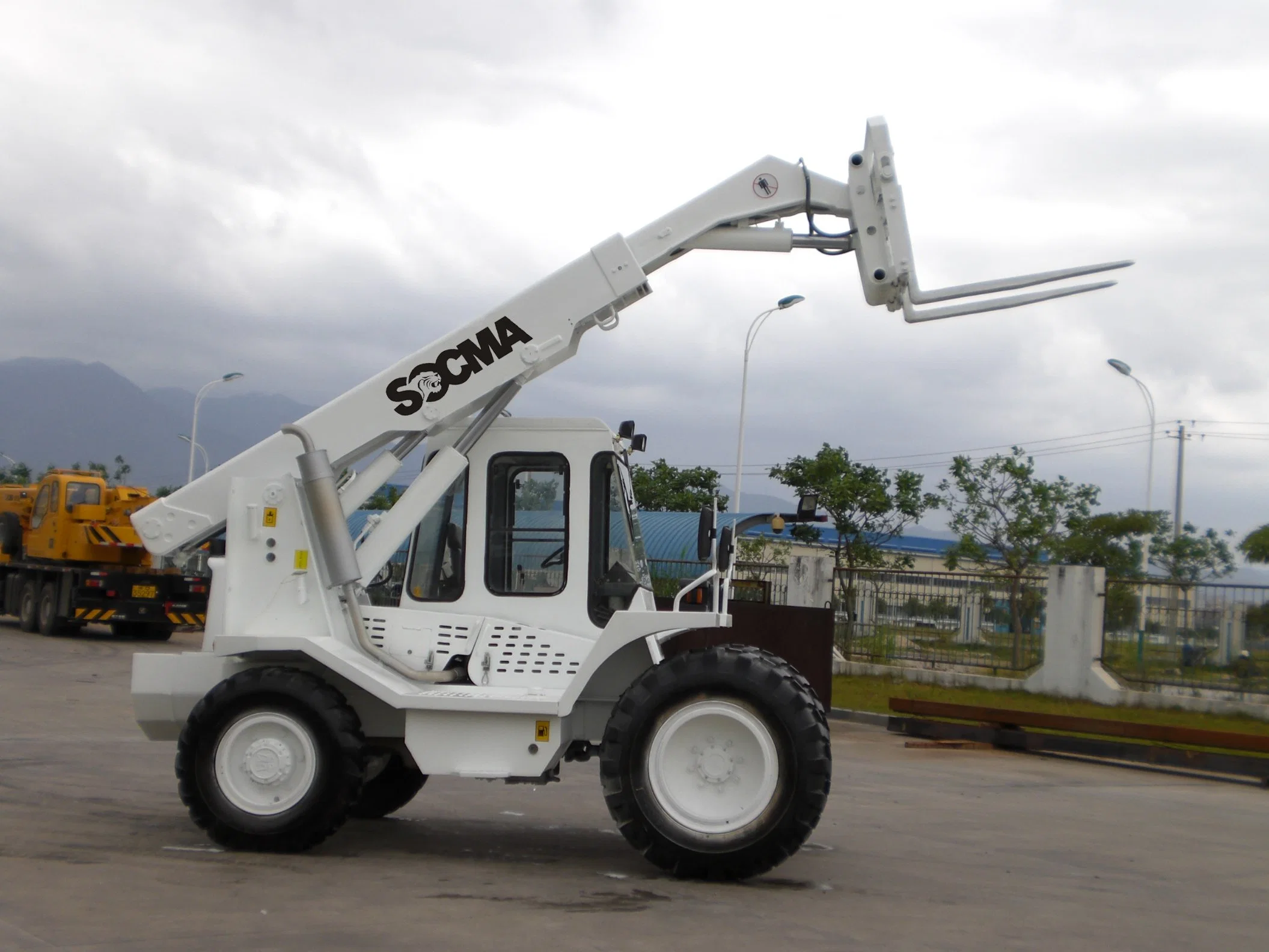 Socma Hnt25-4 off Road Hydraulic Pump Telescopic Rotating Forklift with Aerial Working Platform