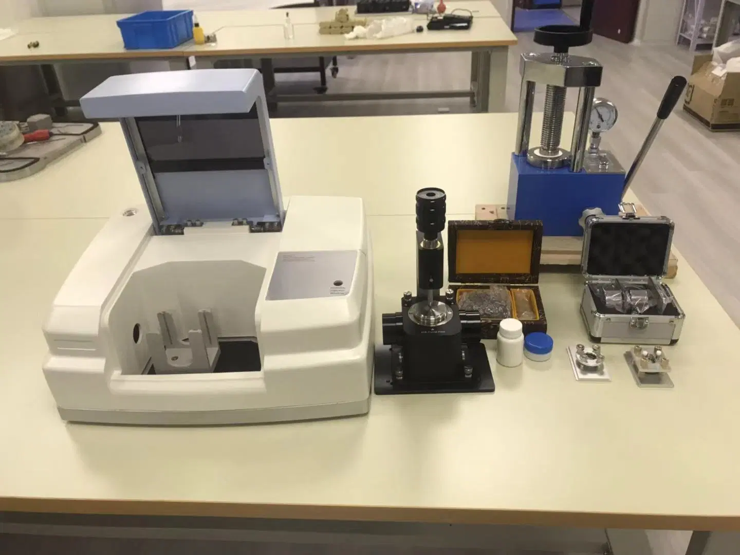 Instrument de laboratoire un spectromètre infrarouge à transformée de Fourier de haute précision spectrophotomètre Ftir de laboratoire