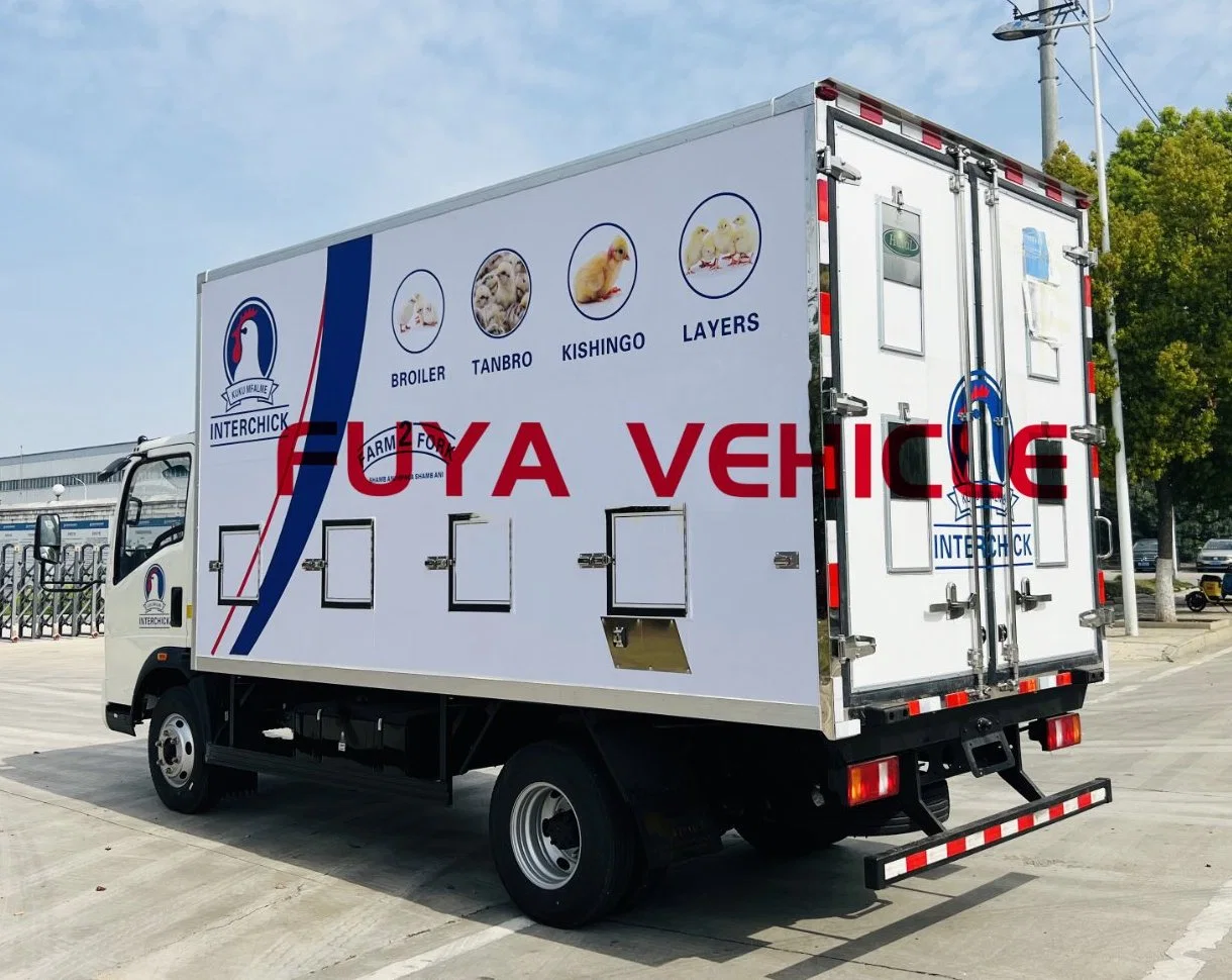 Good Quality HOWO 4X2 8ton Baby Chicken Carry Truck 300boxes Chick Box Truck with Goods Shelves