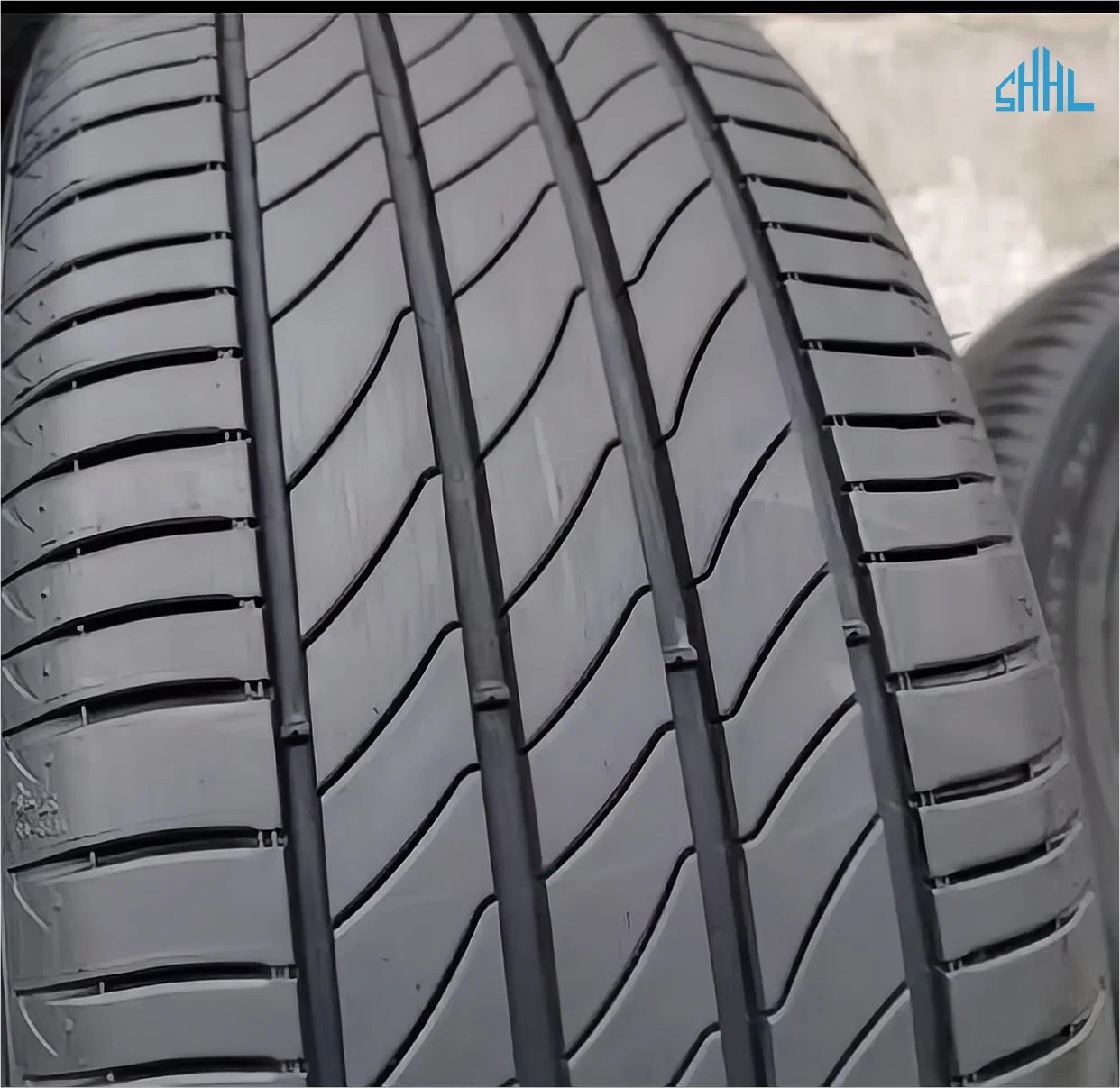 Strong Driving Force 5.50-16-8pr 6.00-14-6pr 6.00-16-6pr Rubber Wheel Tyres Loader Tires All Steel Radial Truck Tires